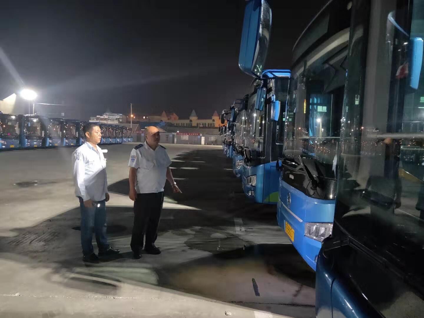 公交集團(tuán)公交事業(yè)一部開展停車場夜查